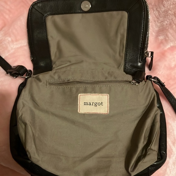 Margot genuine leather crossbody bag - Picture 16 of 17